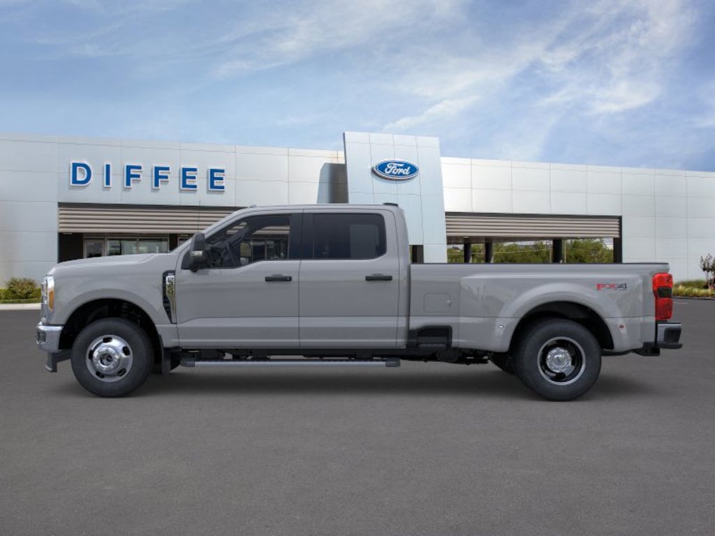 New 2026 Ford Super Duty F-350 XLT Truck Crew Cab