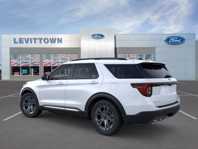 2025 Ford Explorer photo 4