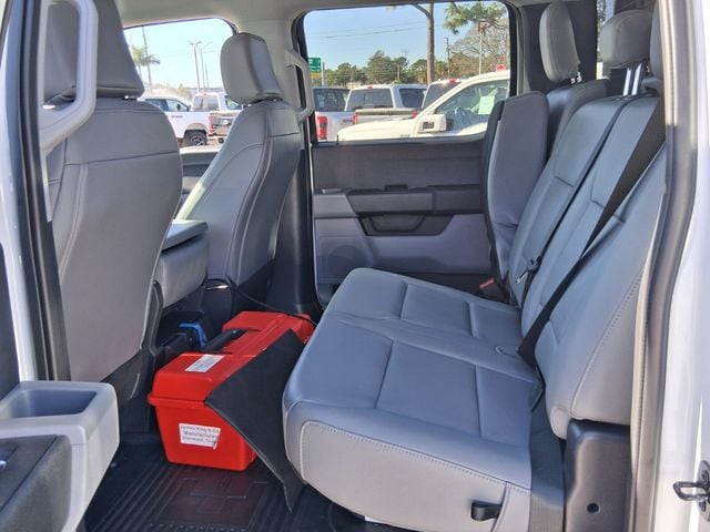 2025 Ford F-450 Super Duty Chassis Cab XL - Photo 43