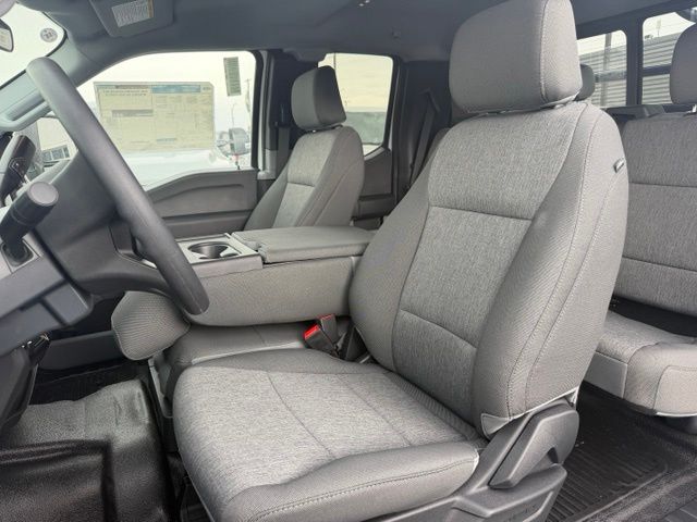 2025 Ford F-550 Super Duty Chassis Cab XL - Photo 10