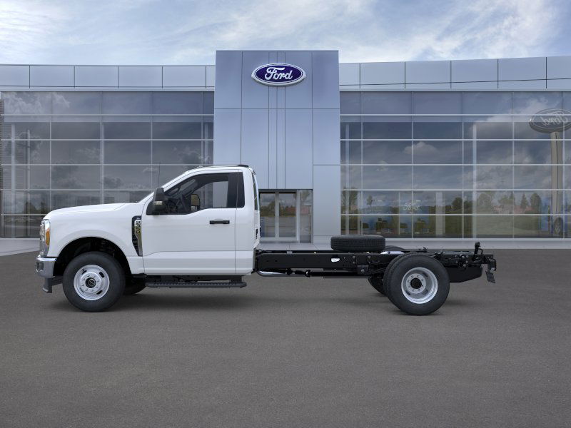 2025 Ford F-350 Super Duty Chassis Cab XL - Photo 34
