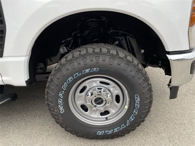 2024 Ford Econoline E-350 35