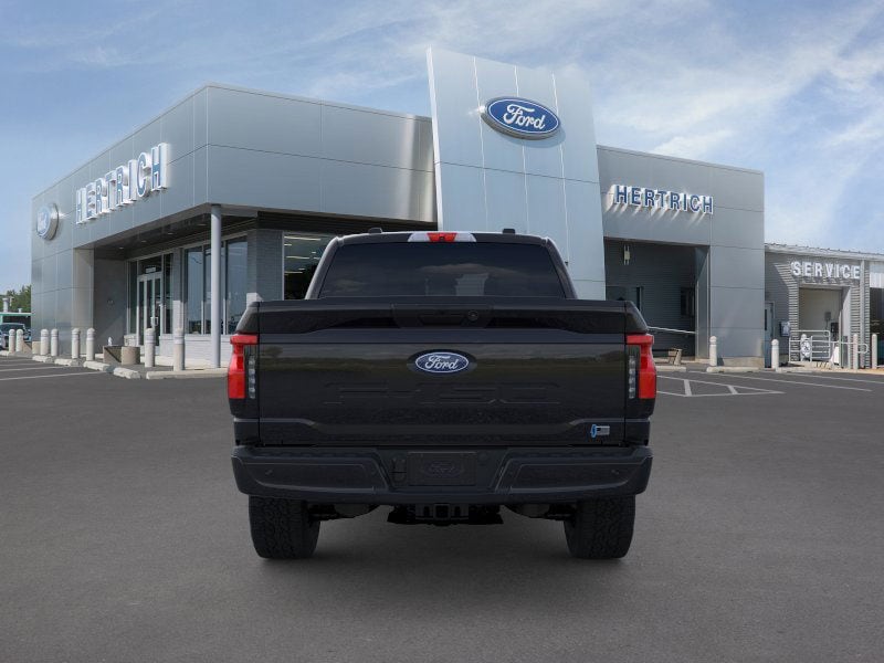 2025 Ford F-150 Lightning XLT 4WD Supercrew 5.5 Box Truck SuperCrew Cab