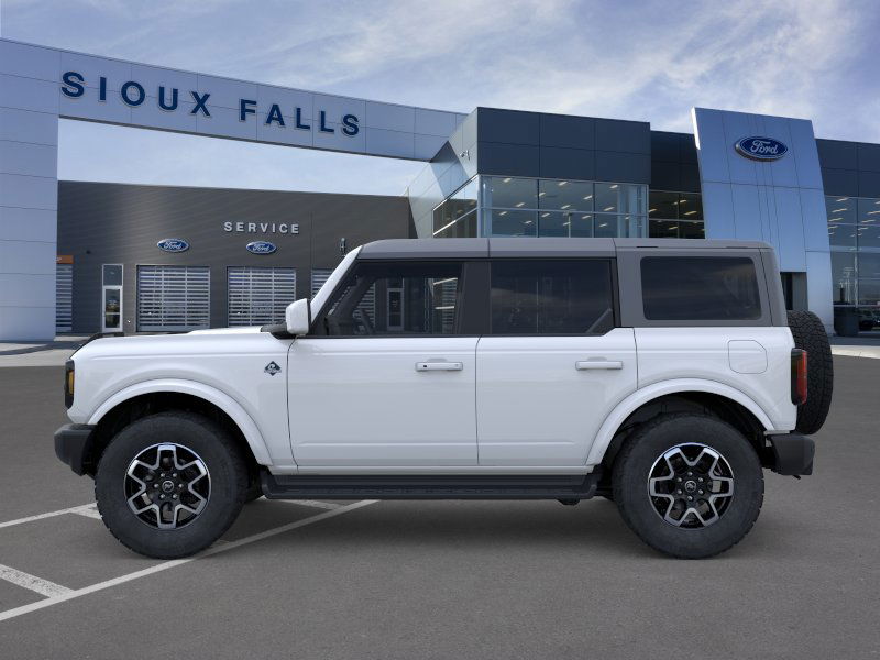 2025 Ford Bronco Outer Banks photo 3