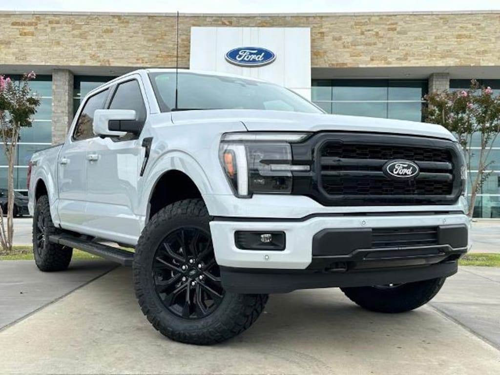 New 2025 Ford F-150 Lariat 2.5" Level Truck SuperCrew Cab