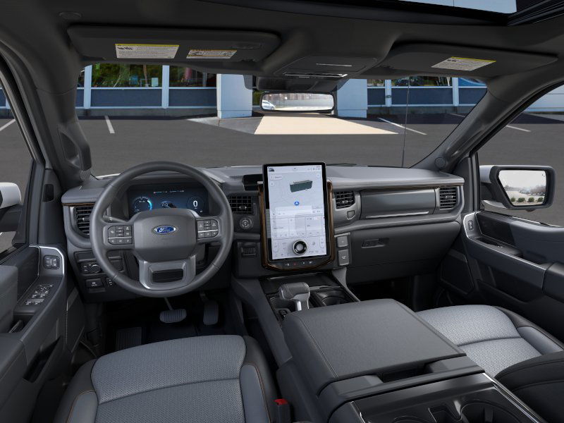 2025 Ford F-150 Lightning Lariat photo 14