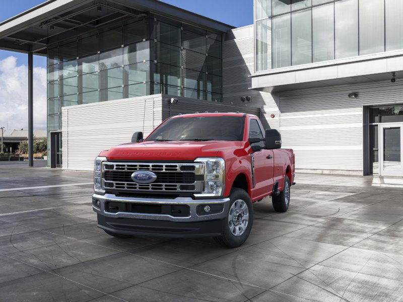 2024 Ford F-350 XLT photo 2
