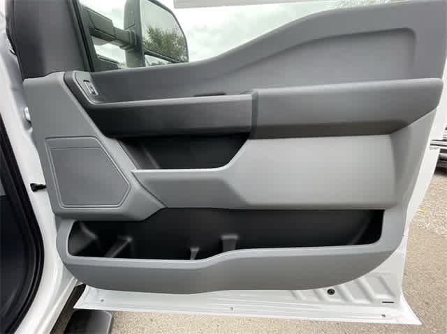 2024 Ford Econoline E-350 51