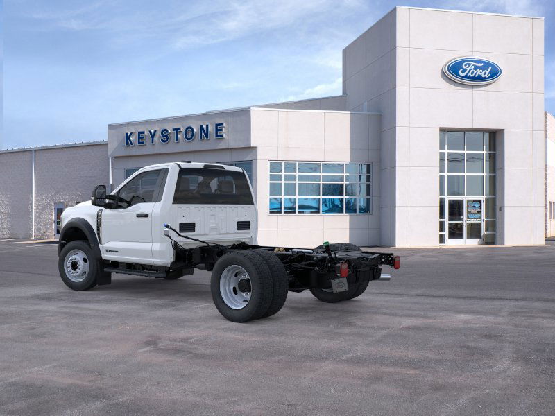 2025 Ford F-550 photo 4
