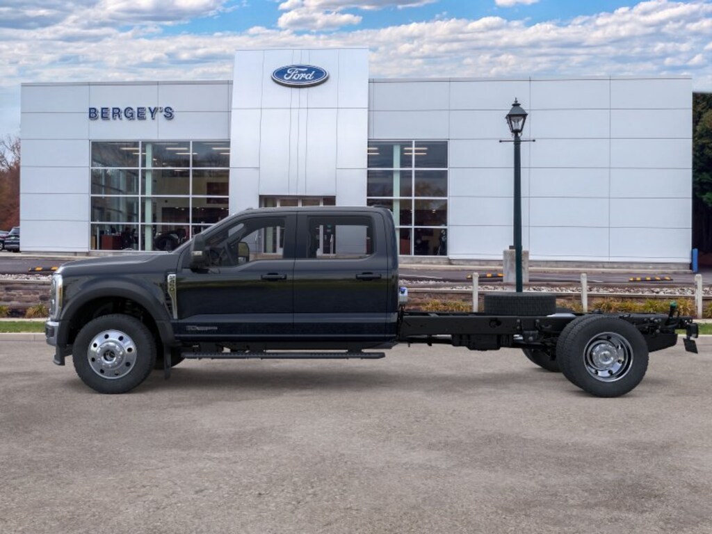 New 2026 Ford F-450SD Lariat Chassis