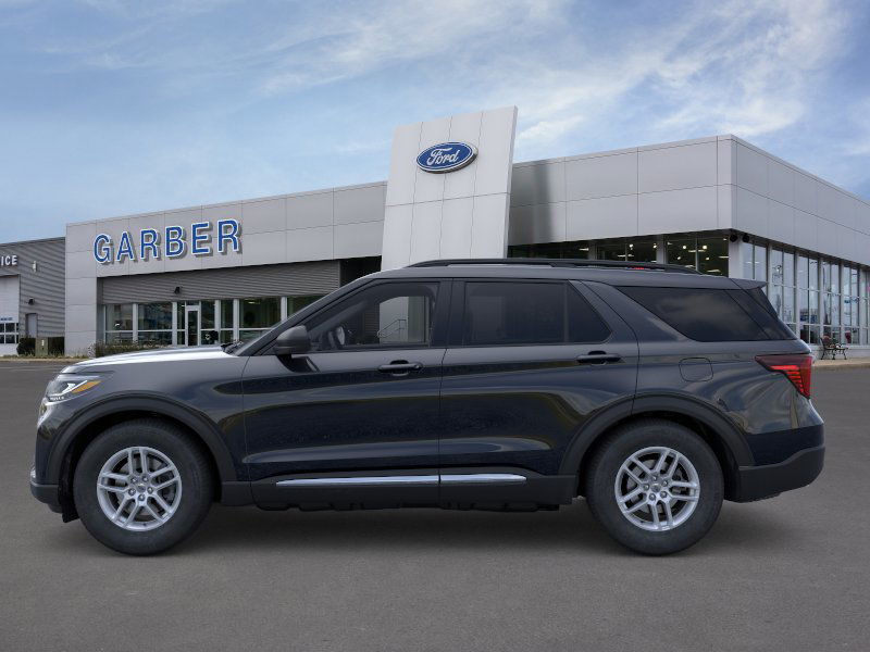 2025 Ford Explorer photo 2