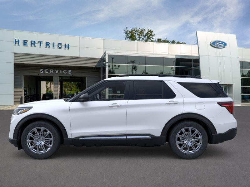 2025 Ford Explorer photo 3