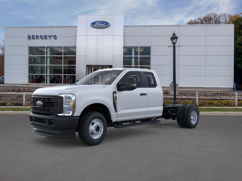 2025 Ford F-350 Super Duty Chassis Cab XL - Photo 37