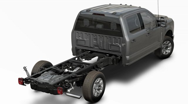 2025 Ford F-350 Super Duty Chassis Cab XLT - Photo 25