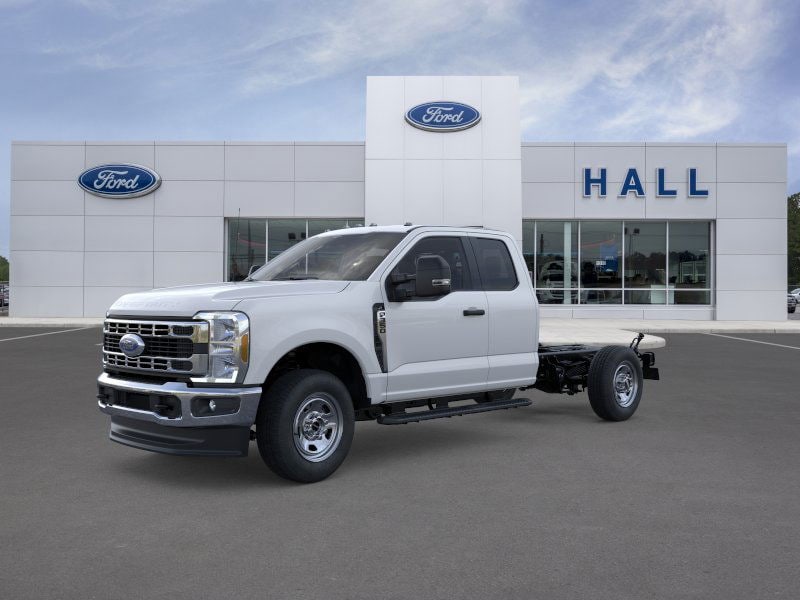 2026 Ford F-350 Super Duty Chassis Cab XL's photo