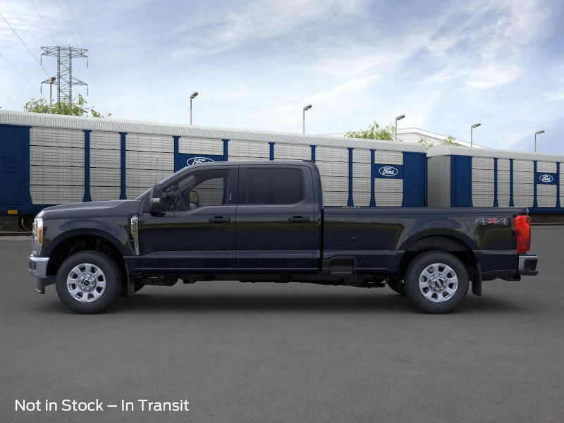 2025 Ford F-350 XLT photo 3