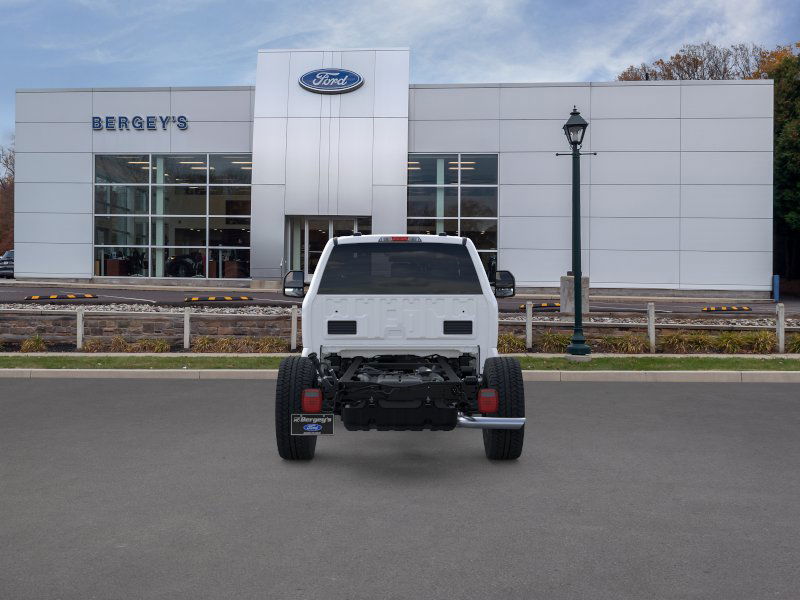 2025 Ford F-350 Super Duty Chassis Cab XLT - Photo 37