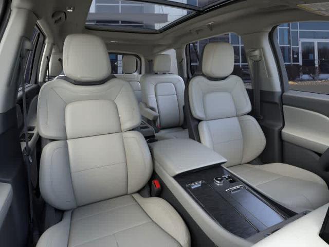 Thumbnail: 2026 Lincoln Aviator - 32