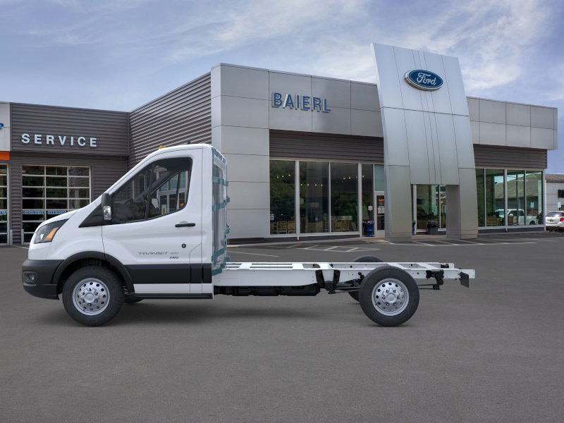 2025 Ford Transit Cutaway photo 3