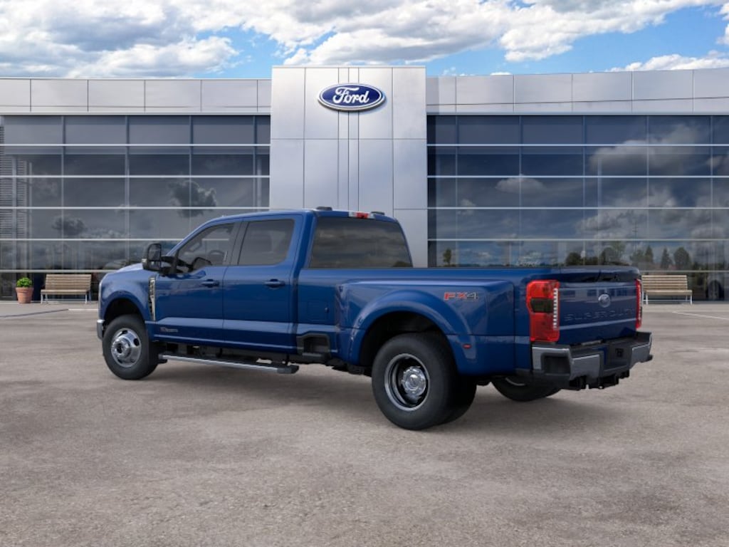 New 2026 Ford F-350 F-350® Lariat® Truck Crew Cab