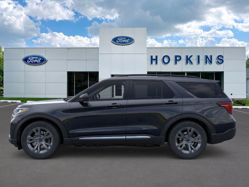 2025 Ford Explorer photo 2