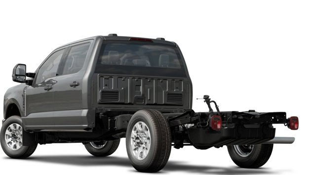 2025 Ford F-350 Super Duty Chassis Cab XLT - Photo 24