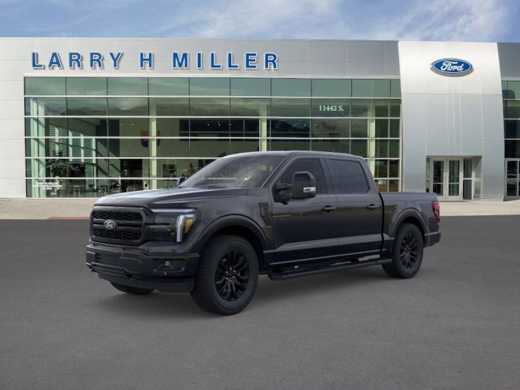 New 2025 Ford F-150 LARIAT 4WD SuperCrew 5-1/2' Box V8 Engine