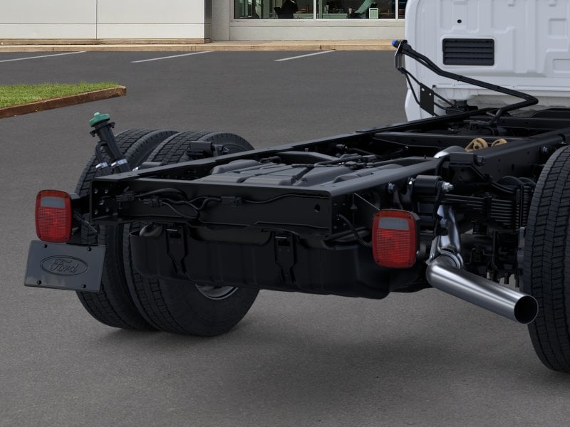 2025 Ford F-550 Super Duty Chassis Cab XL - Photo 41