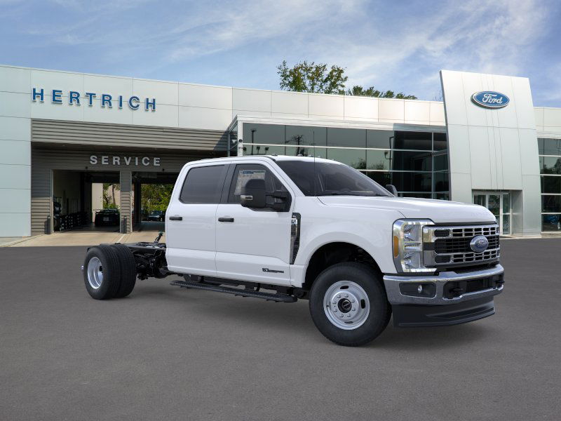 2025 Ford Super Duty F-350 DRW F-350 XL Truck Crew Cab 2025 Ford Super Duty F-350 DRW F-350 XL Truck Crew Cab