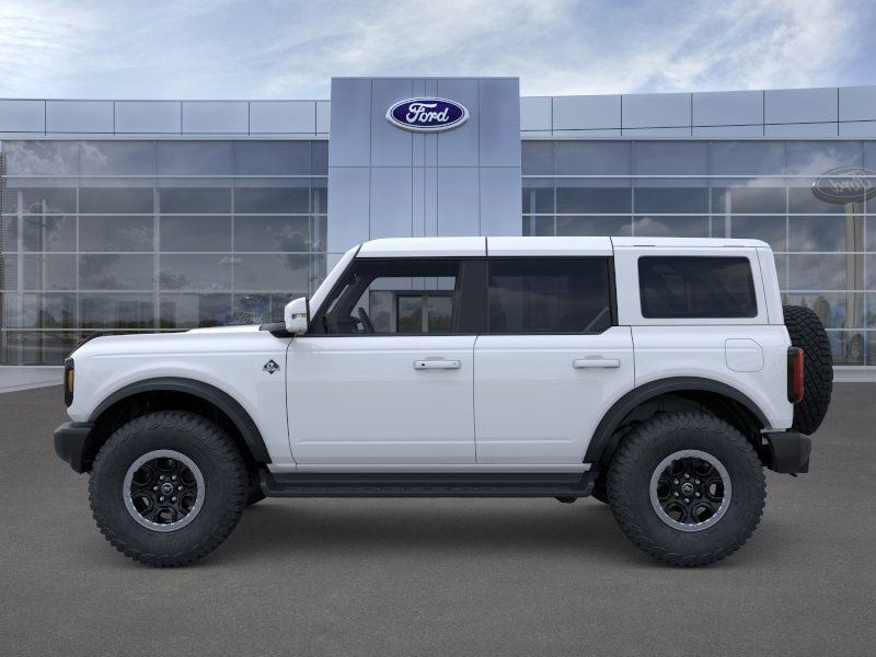 2025 Ford Bronco Outer Banks photo 2