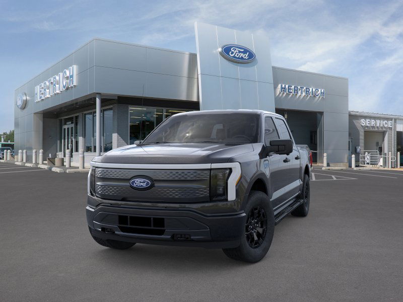 2025 Ford F-150 Lightning XLT 4WD Supercrew 5.5 Box Truck SuperCrew Cab