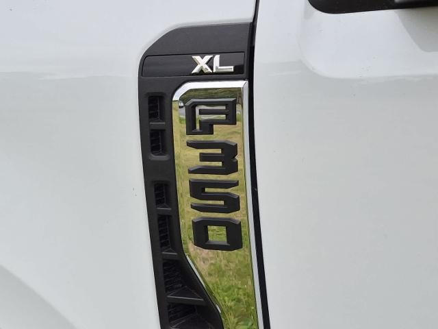 2026 Ford Super Duty F-350 SRW Chassis Cab F-350&reg; XL 4WD Crew Cab 179 WB 60 CA