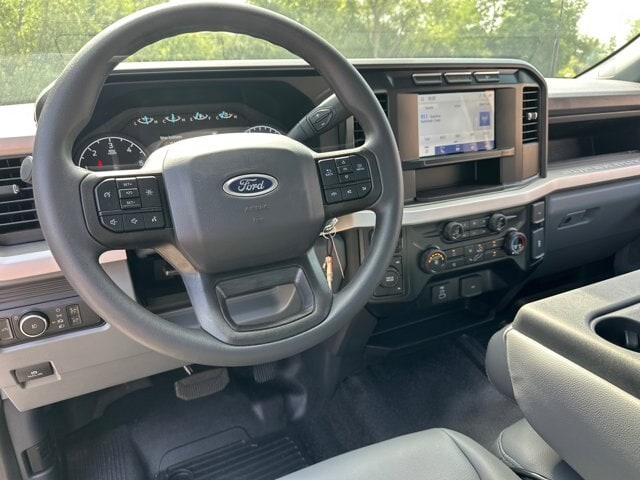 2024 Ford F-450 Super Duty Chassis Cab XL - Photo 42