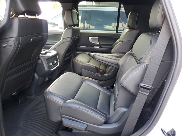 2025 Ford Expedition photo 7