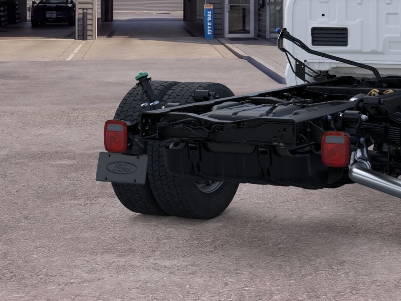 2025 Ford F-450 Super Duty Chassis Cab XL - Photo 38
