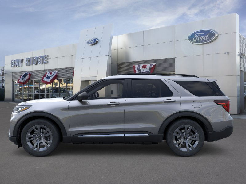2025 Ford Explorer photo 4