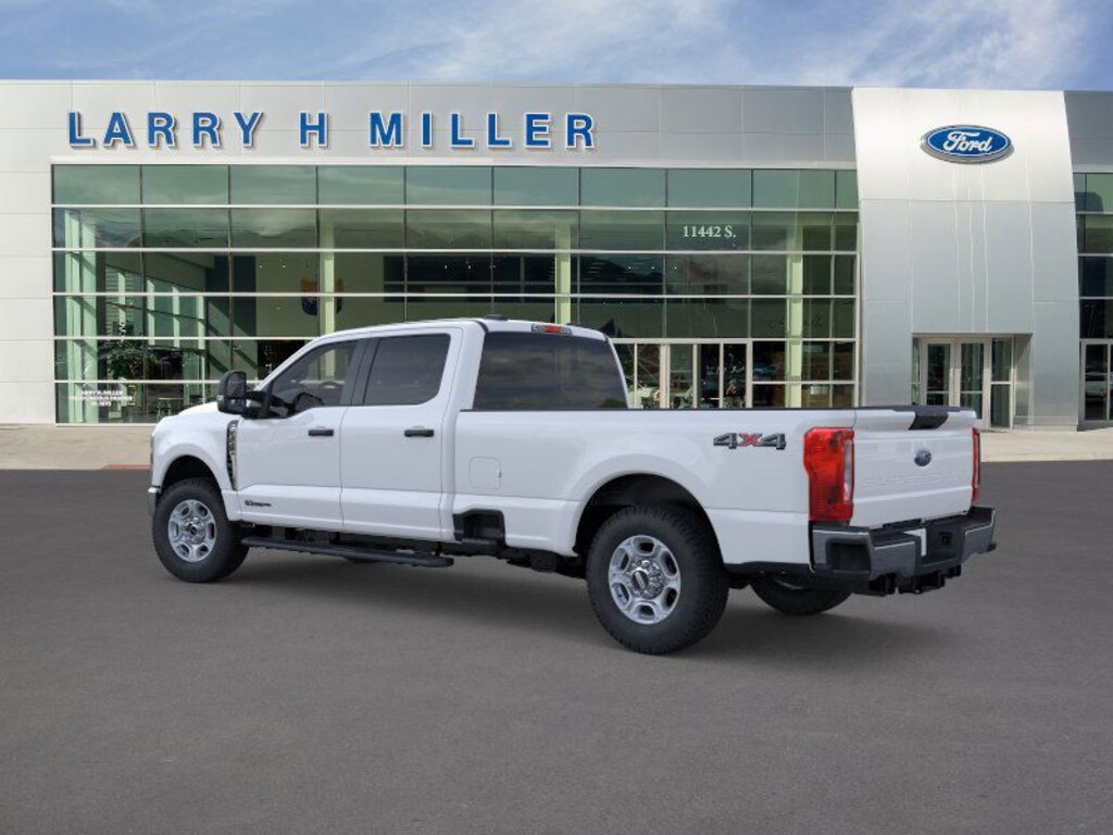 New 2026 Ford Super Duty F-350 SRW XLT 4WD Crew Cab 8' Box V8 Engine