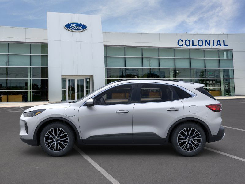 2024 Ford Escape Titanium photo 3