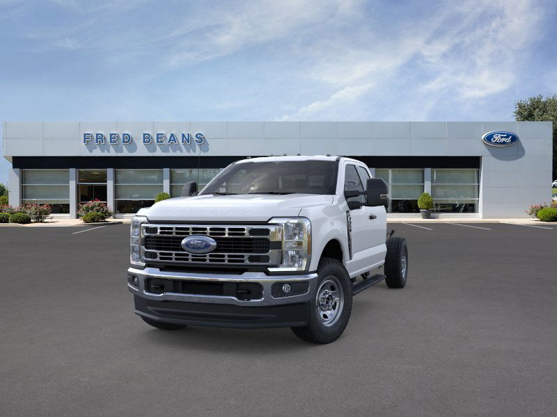2025 Ford F-350 XL photo 3
