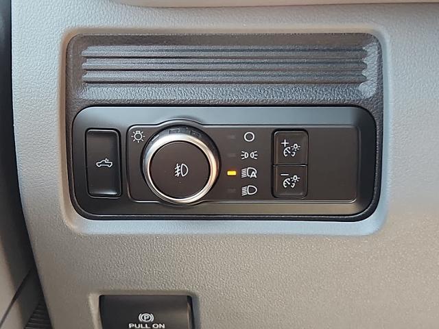 2025 Ford Super Duty F-350 DRW F-350 XL 4WD Crew Cab 179 WB 60 CA