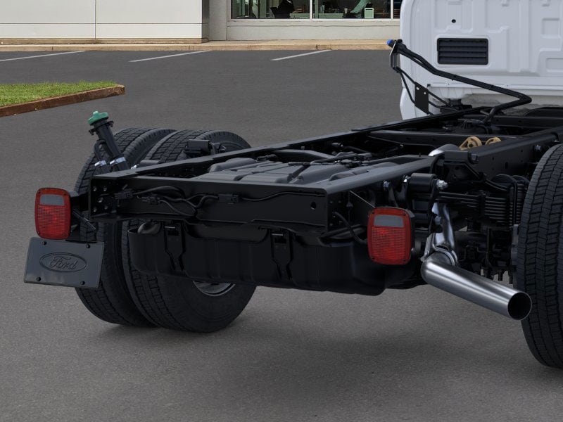 2025 Ford F-550 Super Duty Chassis Cab XL - Photo 41
