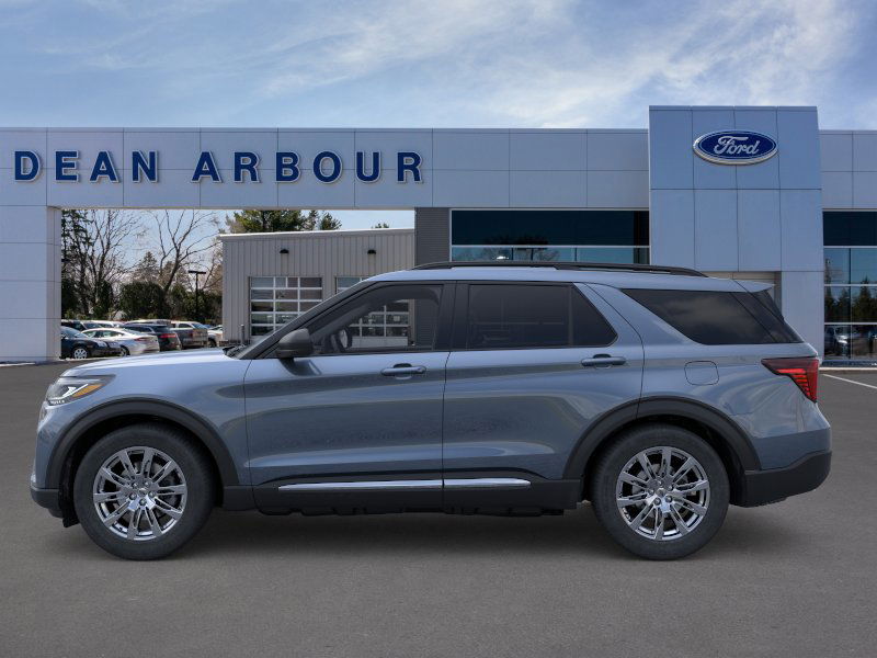 2025 Ford Explorer photo 2