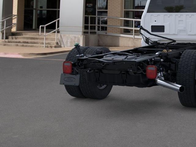 2025 Ford F-550 Super Duty Chassis Cab XL - Photo 43
