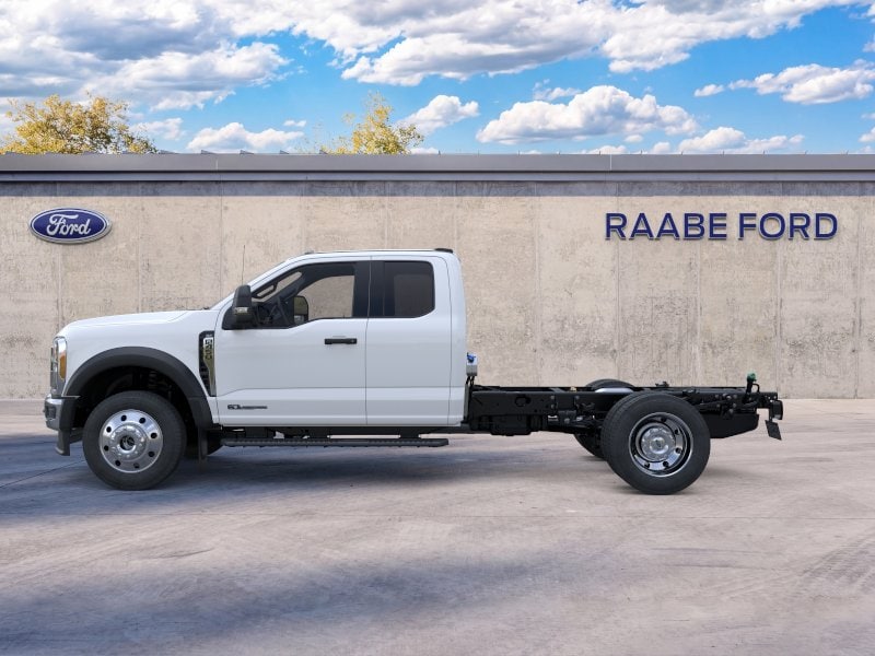 2026 Ford F-450 Super Duty Chassis Cab XLT - Photo 3