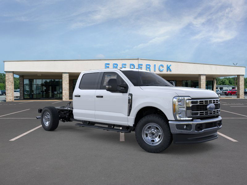 2026 Ford Super Duty F-350 SRW Chassis Cab F-350 XL 4WD Crew Cab 179 WB 60 CA