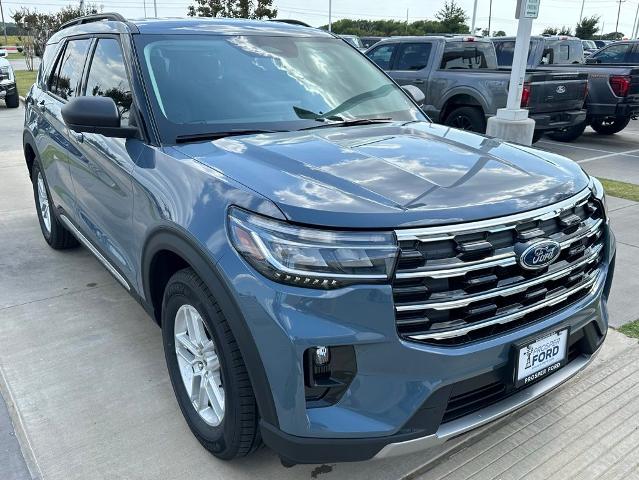 2025 Ford Explorer photo 2