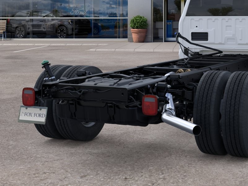 2025 Ford F-600 Super Duty Chassis Cab XL - Photo 43