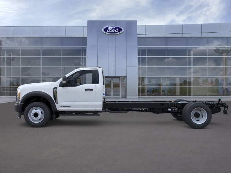 2025 Ford F-600 photo 3