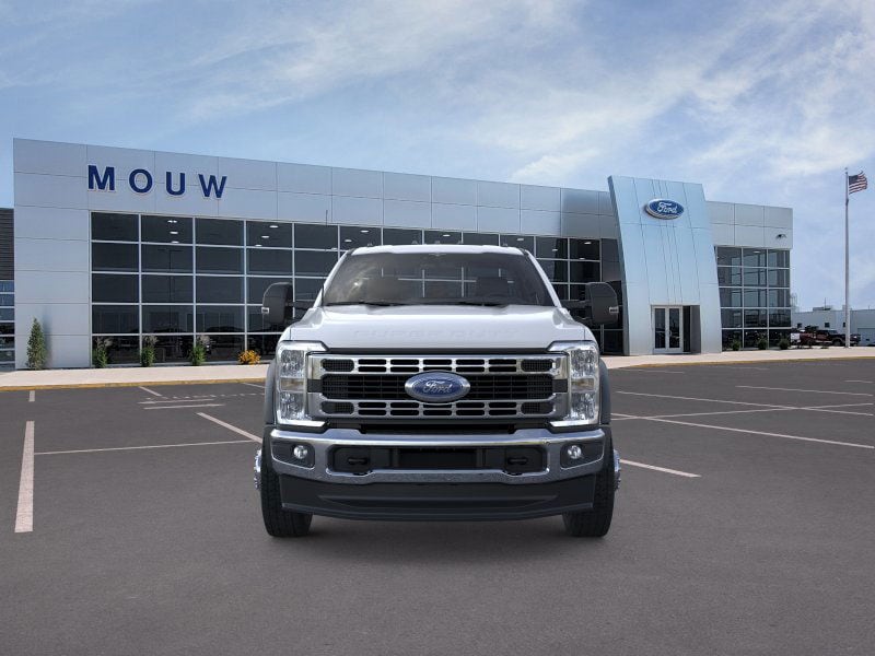 2025 Ford F-550 Super Duty Chassis Cab XLT - Photo 6