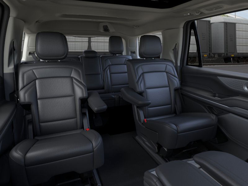 Thumbnail: 2025 Lincoln Navigator - 34